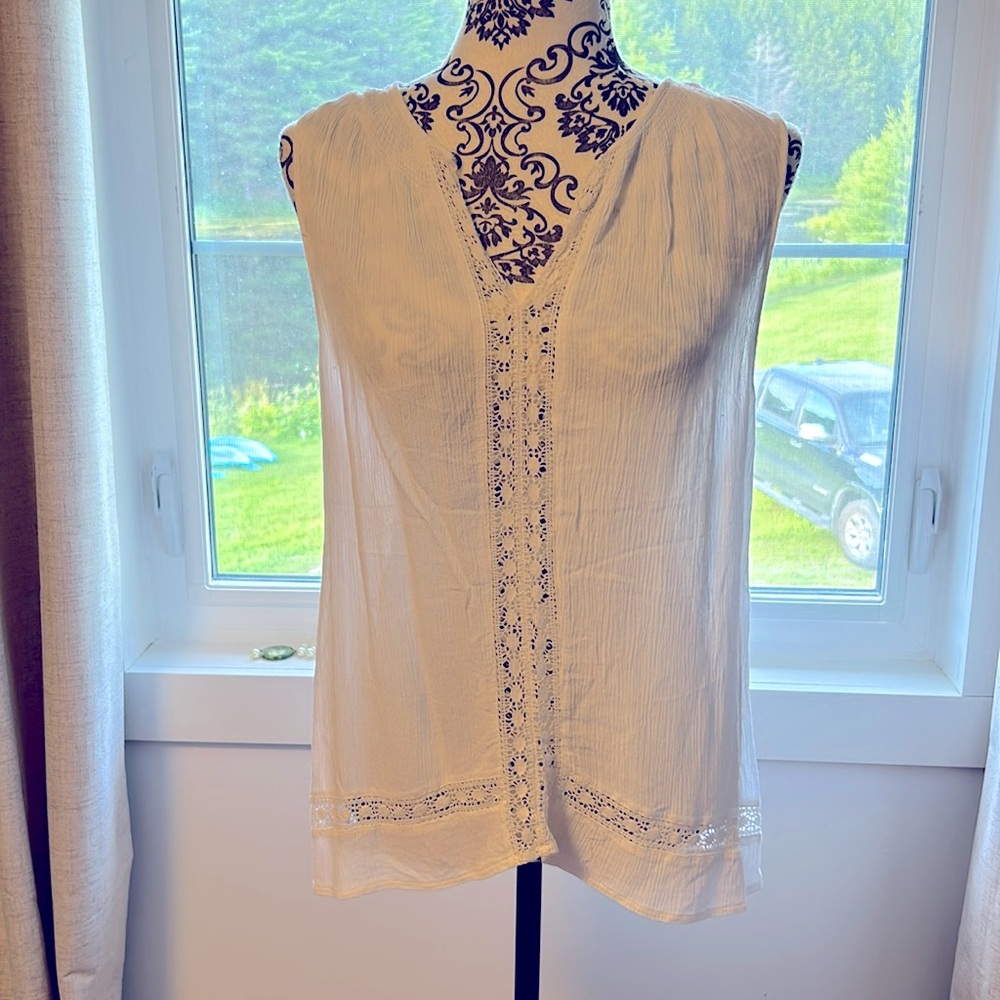 Denver Hayes Cream Sleeveless Blouse